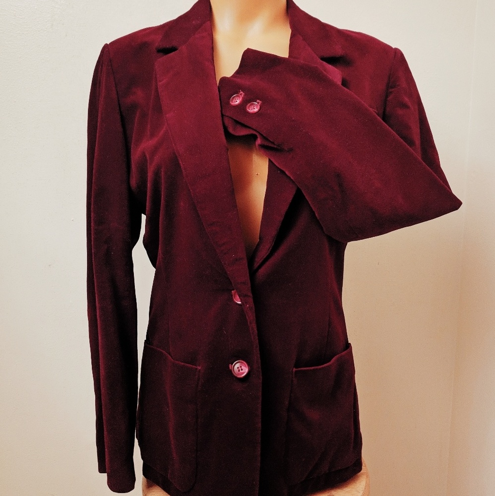 Final Sale! Burgundy velvet Blazer size 10